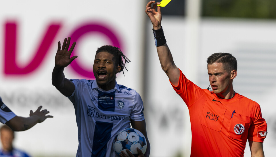 Stian Røvig Sletner delte ut ni gule kort og to straffespark i kampen mellom Sandefjord og Sarpsborg. Et gult kort han unnlot å gi skapte mest diskusjon.