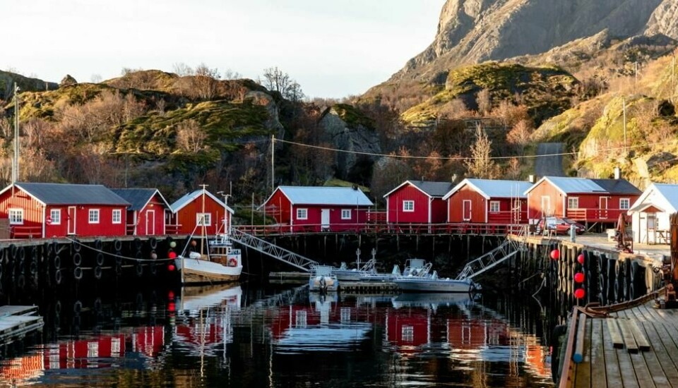 Nå rigger Lofotens reiselivsaktører, slik som Nusfjord Arctic Resort, seg for den kommende sesongen. Å øke bemanningen står sentralt når enda flere kjøpesterke, kvalitetsbevisste turister setter kursen mot det idylliske fiskeværet i Lofoten. Nå rigger Lofotens reiselivsaktører, slik som Nusfjord Arctic Resort, seg for den kommende sesongen. Å øke bemanningen står sentralt når enda flere kjøpesterke, kvalitetsbevisste turister setter kursen mot det idylliske fiskeværet i Lofoten. Foto: Nusfjord Arctic Resort