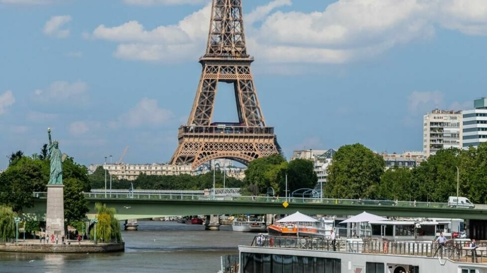 Viking cruises elvebåt på Seinen midt i Paris