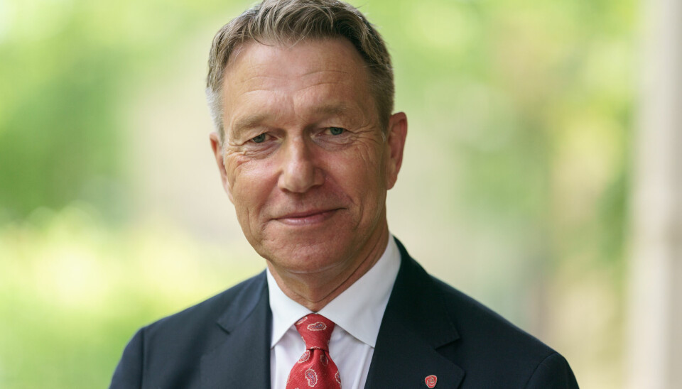 Energiminister Terje Aasland (Ap) avviser kravet fra SV om stans i strømeksporten for å fylle vannmagasinene.