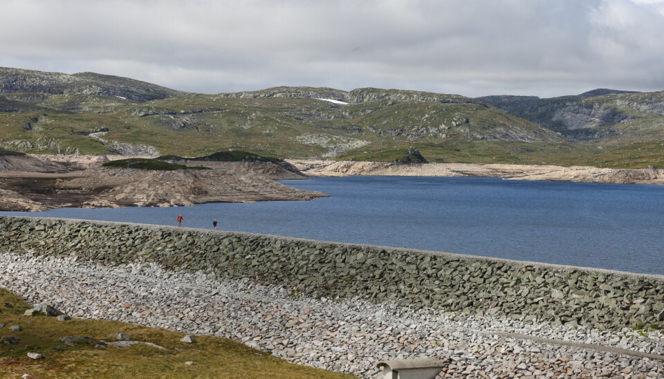Lav vannstand i magasinene i Sør-Norge. Bildet er fra Rosskreppfjorden i Agder. Bilde fra 2022.
