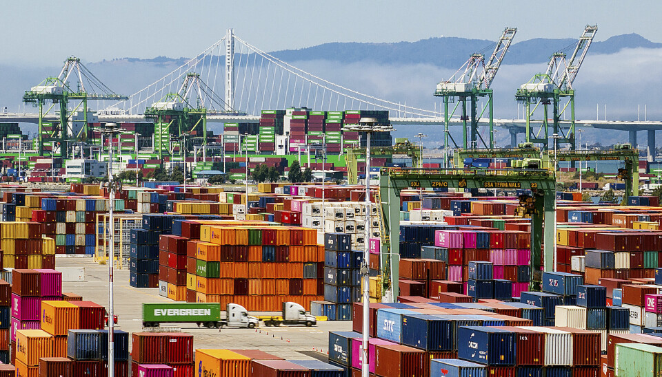 Fraktcontainere fyller terminalområdet i havnen i Oakland torsdag 31. juli 2025.