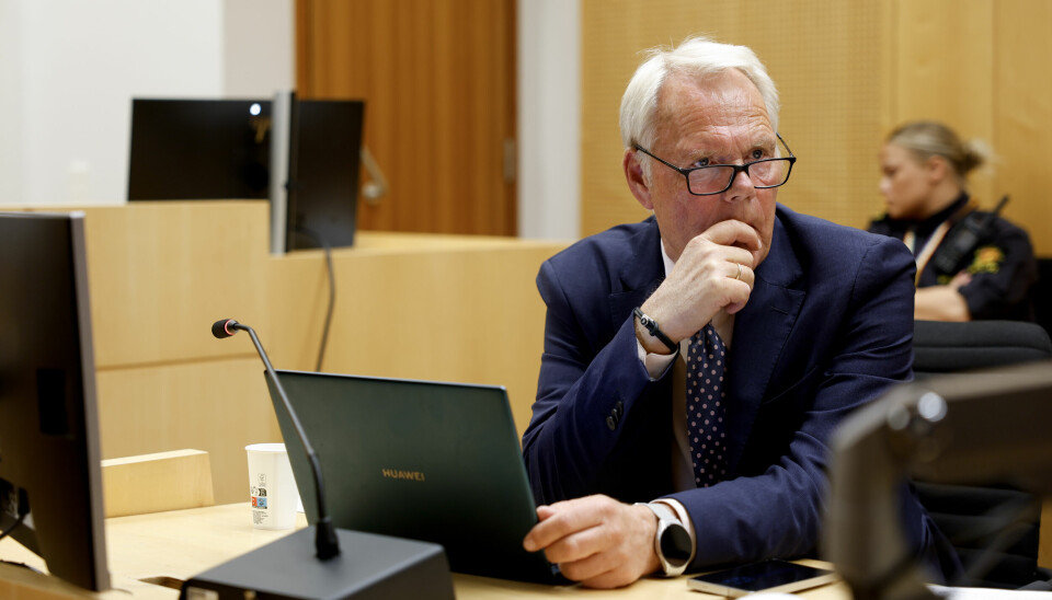 Ola Lunde forsvarer den siktede spanjolen.