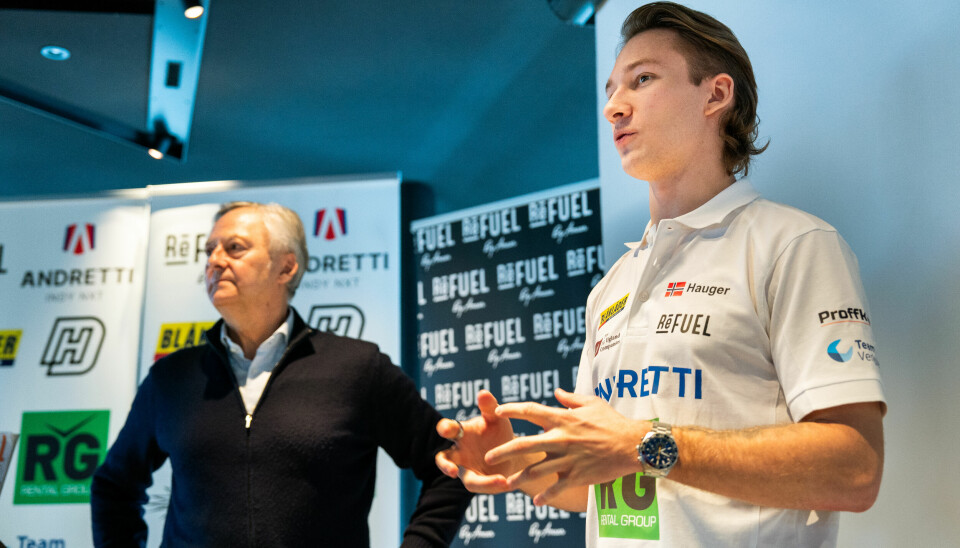 Dennis Hauger og manager Harald Huysman under et pressetreff tidligere i år.
