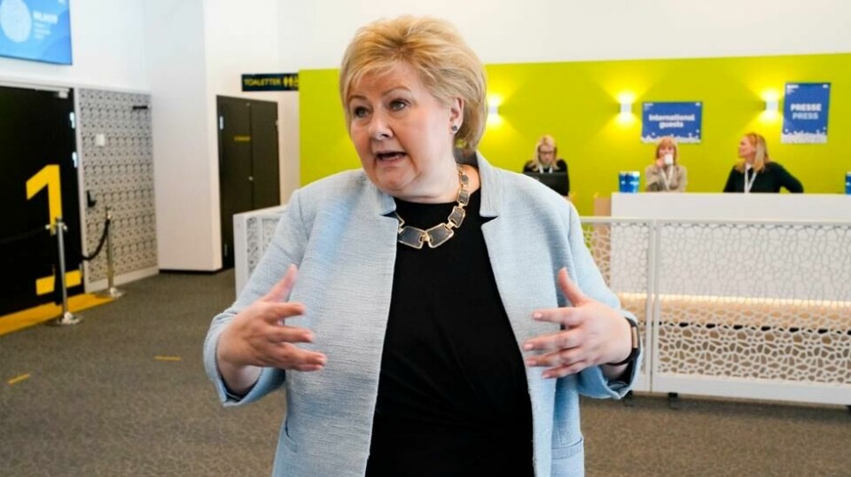 Bjørnar Moxnes mener statsminister Erna Solberg bidrar til å svekke Norges selvstendighet ved ikke å bruke vetoretten