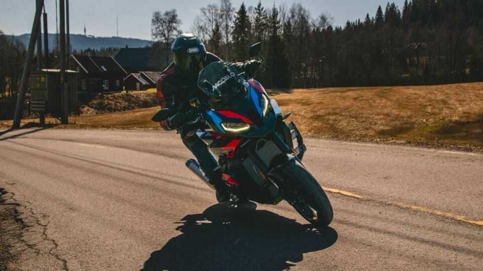 BMW M 1000 XR er laget for lange og lynkjappe turer.
