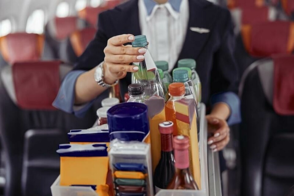 Det blir mer og mer passasjer-forstyrrelser om bord på fly, gjerne som følge av alkohol. Tidligere sjef for Aer Lingus Regional, Padraig O’Ceidigh, foreslår å forby alkoholservering på fly.