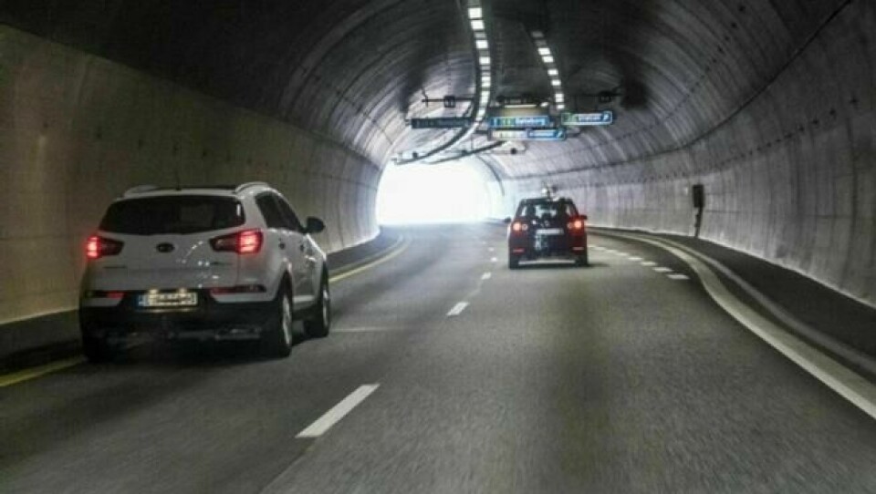 TRÅKKET PÅ GASSEN: Råkjøringen fant sted inne i og etter Nordbytunnelen i Ås, sør for Oslo. TRÅKKET PÅ GASSEN: Råkjøringen fant sted inne i og etter Nordbytunnelen i Ås, sør for Oslo. Foto: broom