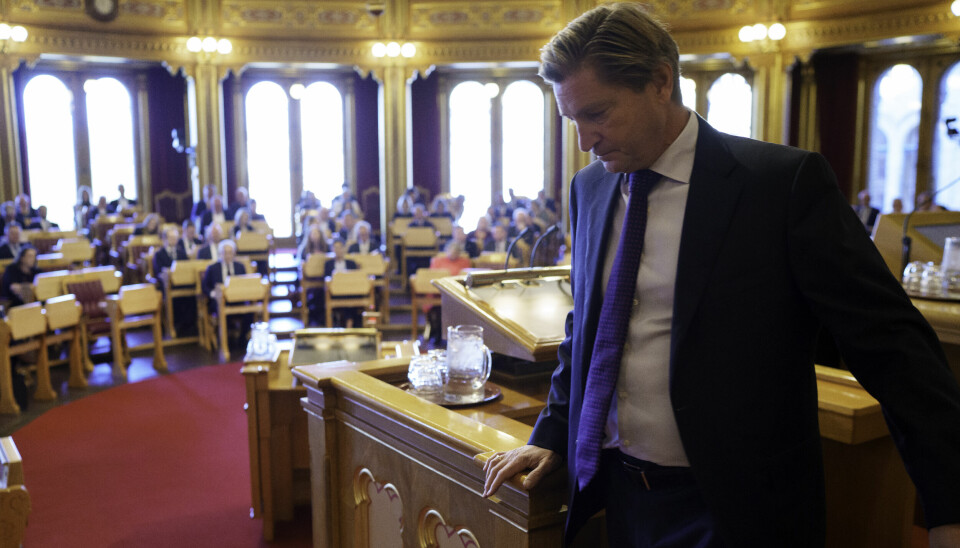 Christian Tybring-Gjedde satt på Stortinget for Frp fra 2005 til 2024. Han var medlem av Finanskomiteen og Utenriks- og forsvarskomiteen. Han satt også i sentralstyret i FrP. 14. juli 2024 ble han ekskludert fra FrP, og var deretter uavhengig representant fram til våren 2025. Tybring-Gjedde ønsker ikke å stille til intervju om bruddet med Frp.