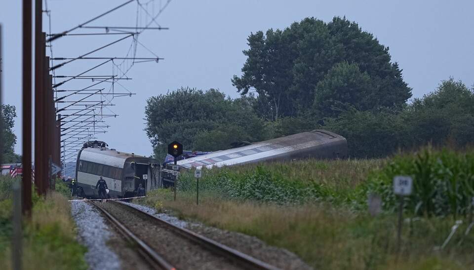 En kvinne omkom i fredagens togulykke i Danmark.
