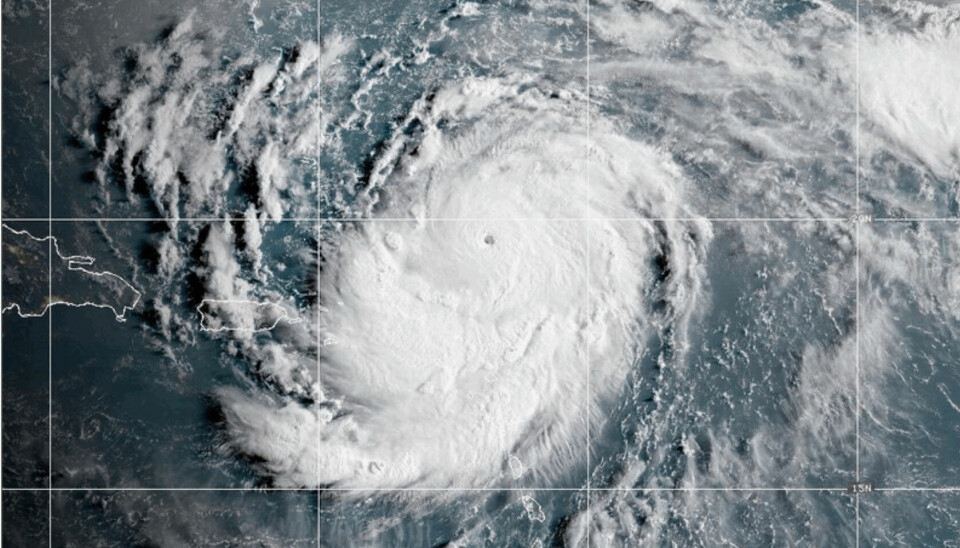 Dette satellittbilde av orkanen Erin ble tatt fredag. Lørdag styrket den seg kraftig.