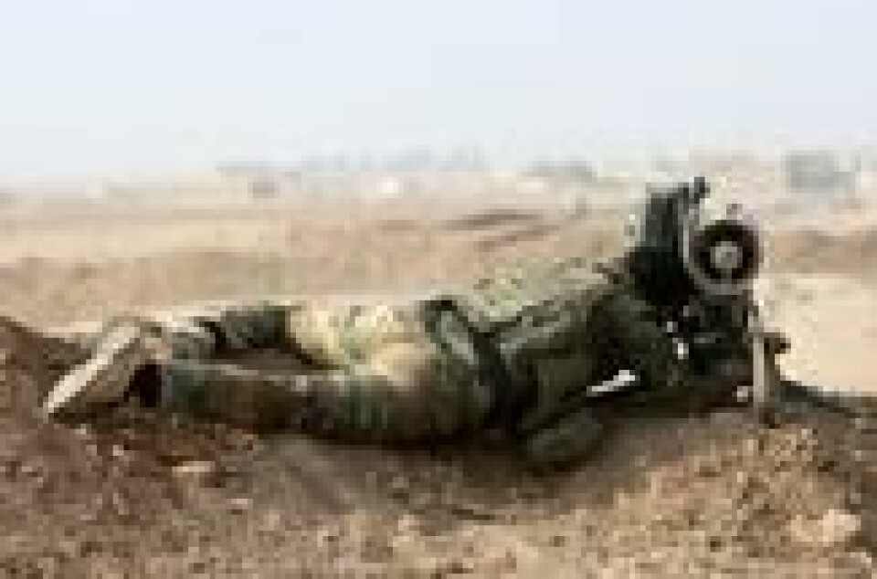 Kurdisk peshmergasoldat ser gjennom siktet på et Milan-missil ved landsbyen Fadiliya torsdag. Kurdisk peshmergasoldat ser gjennom siktet på et Milan-missil ved landsbyen Fadiliya torsdag. Foto: Ari Jalal / Reuters