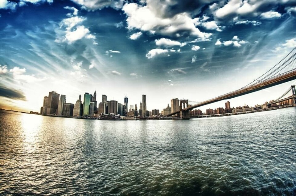 New York - Brooklyn Bridge i vinterlig solnedgang New York - Brooklyn Bridge i vinterlig solnedgang Foto: Colourbox