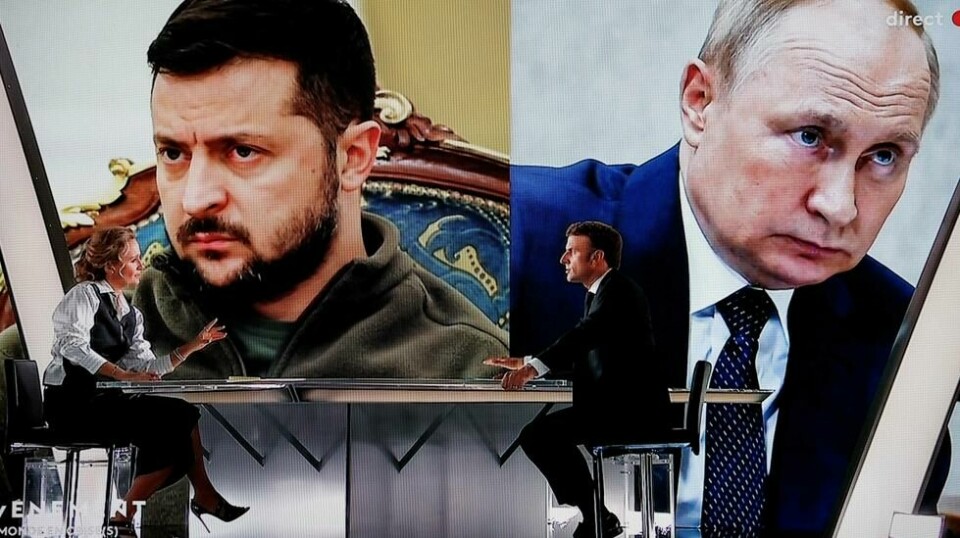 – Hvis Ukraina faller, vil Putin sikkert gå lenger. Hva vil skje om ti år? Bare tenk på det. Hva vil USA gjøre når Putin når de baltiske statene? Når han når den polske grensen, spør Ukrainas president Volodymyr Zelenskyj.