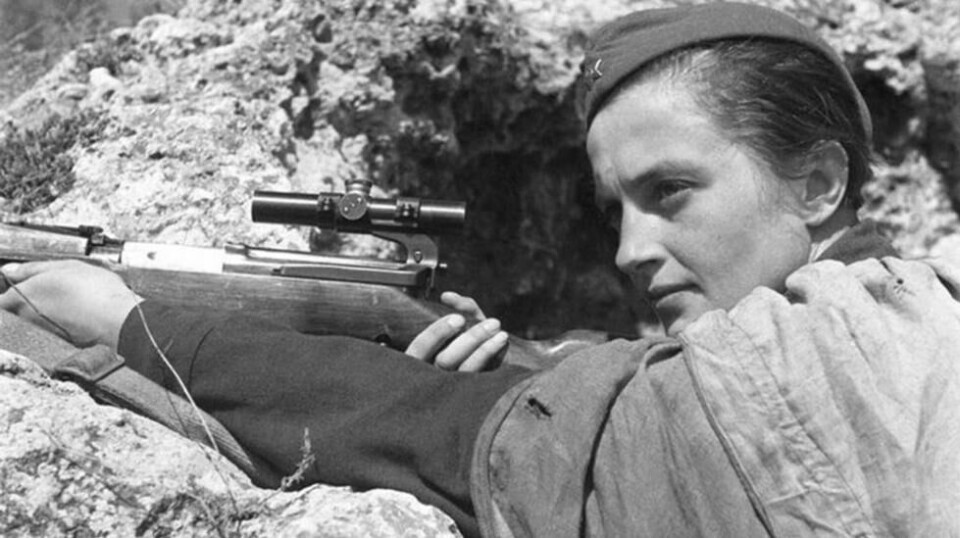 Ljudmila Mikhajlovna Pavlitsjenko var en sovjetisk snikskytter i Den røde armé under den andre verdenskrig. Hun skal ha skutt og drept 309 fiendtlige soldater, og regnes med det som den mest suksessrike kvinnelige snikskytteren i sovjetisk historie. Foto: AP