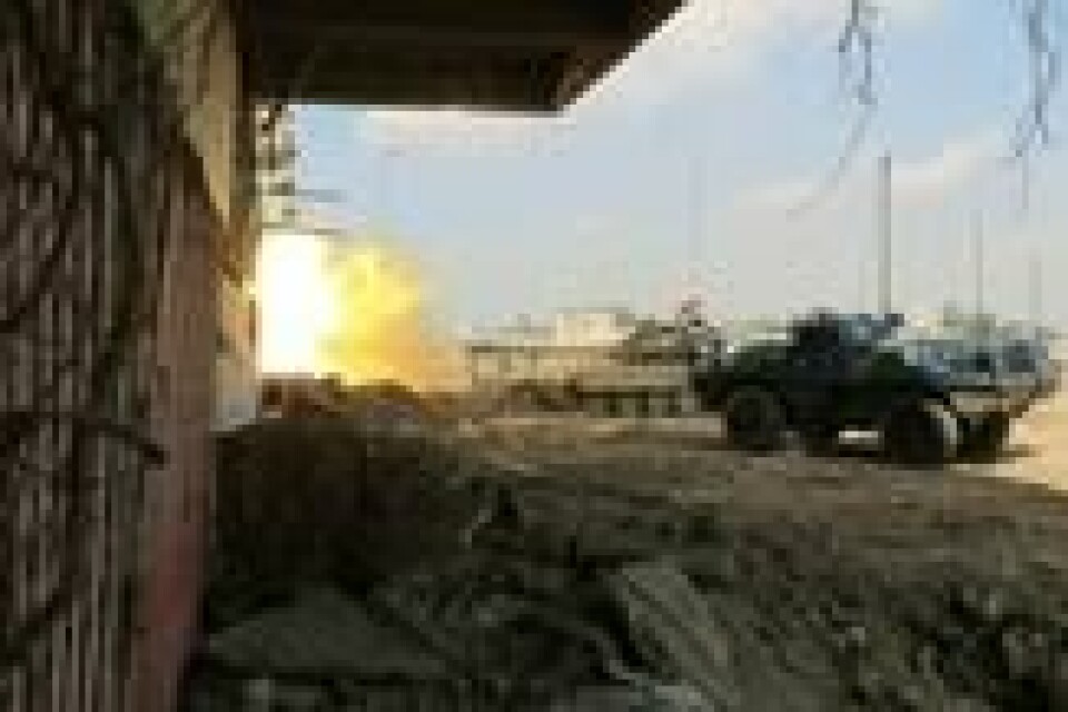 En stridsvogn i kamp med IS-styrker i Bab al-Tobinne inne i Mosul, fotografert 14. mars. En stridsvogn i kamp med IS-styrker i Bab al-Tobinne inne i Mosul, fotografert 14. mars. Foto: Ari Jalal / Reuters