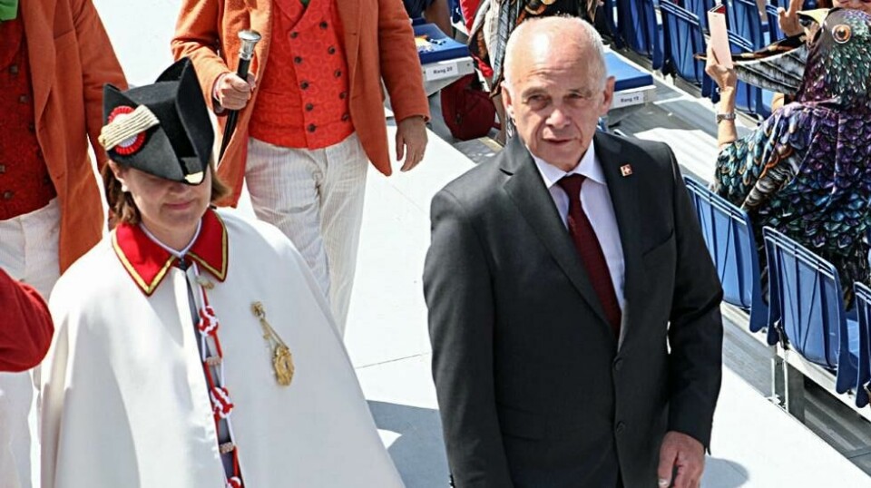 STÅR FAST: –Vi har ingenting å unnskylde oss for overfor EU, sa den sveitsiske presidenten Ueli Maurer (SVP) da han ankom en større vinfestival i Vevey i Sveits 1. august, her sammen med president Nuria Gorrite i Vaud kanton.
