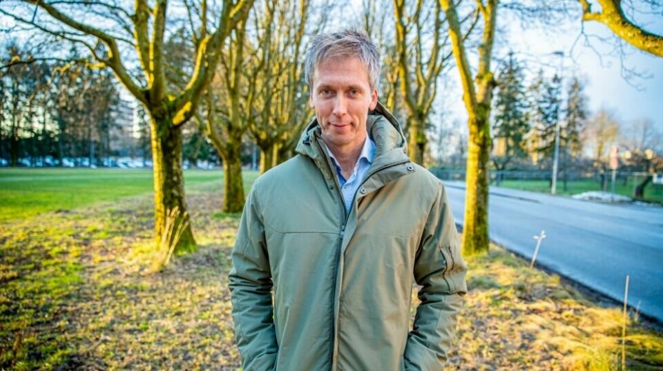 Klimaforsker Ketil Isaksen kartlegger endringer i permafrosten på Svalbard.