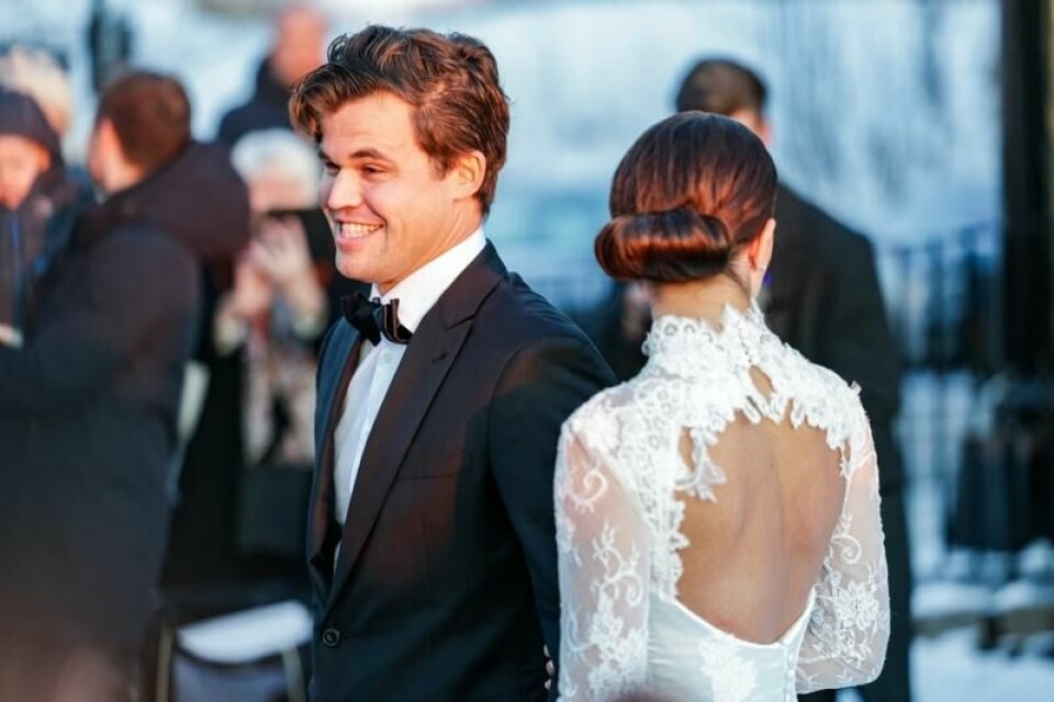 Magnus Carlsen giftet seg med Ella Victoria Malone i Holmenkollen kapell. Magnus Carlsen giftet seg med Ella Victoria Malone i Holmenkollen kapell. Foto: Amanda Pedersen Giske / NTB