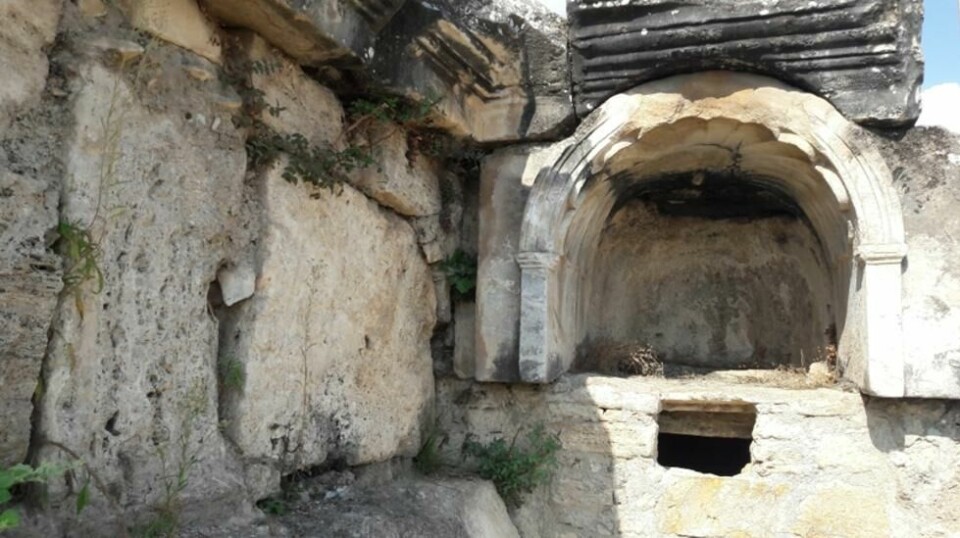 «Porten til helvete», eller Plutos hule, sies å være porten til underverdenen. Den eldgamle hulen fra oldtiden i Hierapolis gjemmer på en giftig hemmelighet. Her er ruinene av hulen.