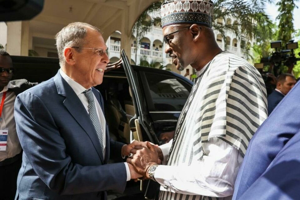 Russlands utenriksminister Sergej Lavrov besøkte tidligere i februar utenriksminister Abdoulaye Diop i Mali, som er suspendert fra Den afrikanske union som følge av at landet styres av en militærjunta etter kuppet. Russlands utenriksminister Sergej Lavrov besøkte tidligere i februar utenriksminister Abdoulaye Diop i Mali, som er suspendert fra Den afrikanske union som følge av at landet styres av en militærjunta etter kuppet. Foto: AP / NTB