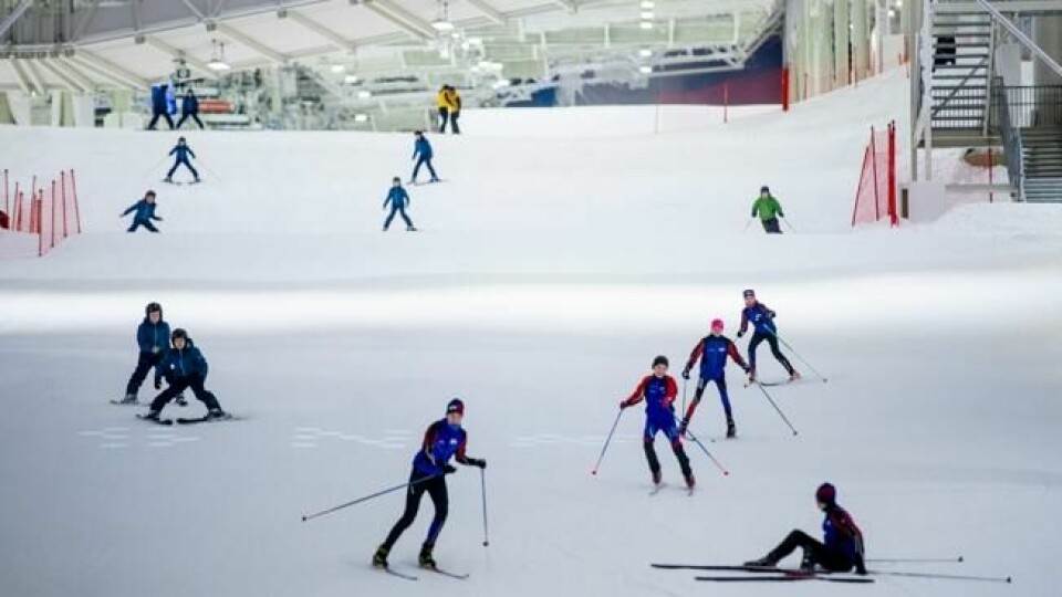 Samme januar-måned hvor snøen og vinteren på Østlandet uteblir, åpnet Norges første innendørs skiarena på Lørenskog. Samme januar-måned hvor snøen og vinteren på Østlandet uteblir, åpnet Norges første innendørs skiarena på Lørenskog. Foto: Stian Lysberg Solum / NTB scanpix