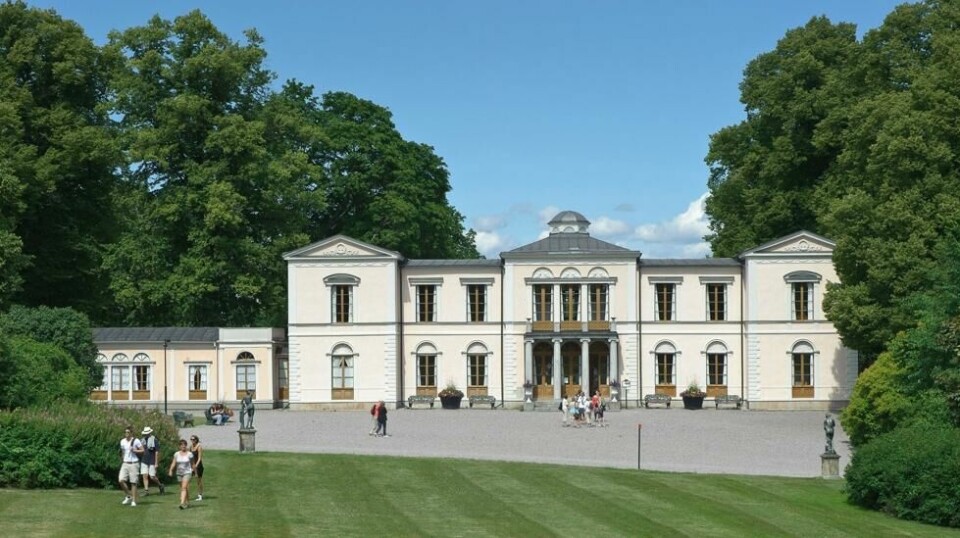 Turister får ikke adgang til Rosendals slott på Kungiga. Djurgården i Stockholm til sommeren.