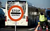 STOPP: På grensen mellom Tyskland og Danmark har dansk politi grensekontroll. Foto: Carsten Rehder / AP