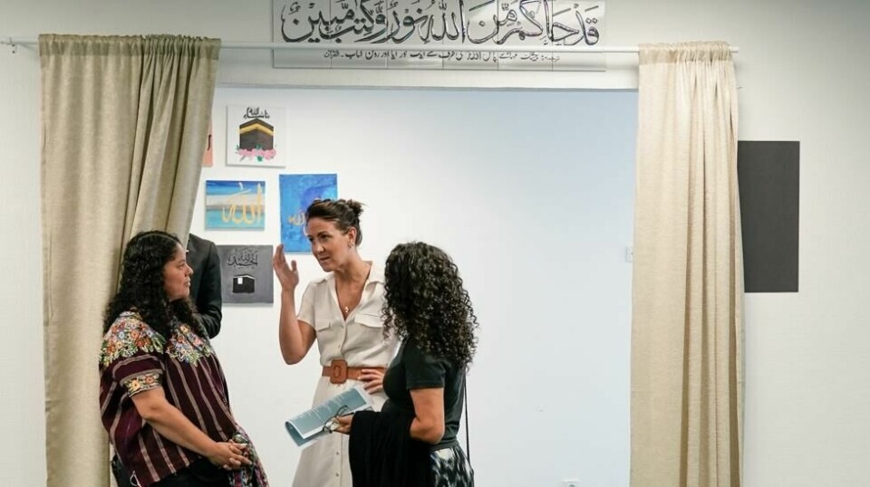 Arbeids- og inkluderingsminister Tonje Brenna (Ap) deltok i minnemarkeringen for Johanne Zhangjia Ihle-Hansen og Al-Noor-angrepet i Skui lørdag. Foto: Amanda Pedersen Giske / NTB