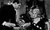 Mae West og Cary Grant i en scene fra «Jeg er ingen engel». I 1935 var det kun aviskongen William Randolph Hearst som tjente mer enn Mae West i USA. Til tross for dette var moralister opprørt over de seksuelle temaene i filmene hennes. Foto: Doctor Macro