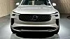 SKJULT: Det er kanskje ikke synlig en gang, men i fronten av en ny bil som dette sitter det mye utstyr som er svært kostbart å bytte ut hvis det går i stykker. Dette er for øvrig nye Volvo XC90, en bil som er fullspekket med sikkerhetsutstyr. Foto: Broom
