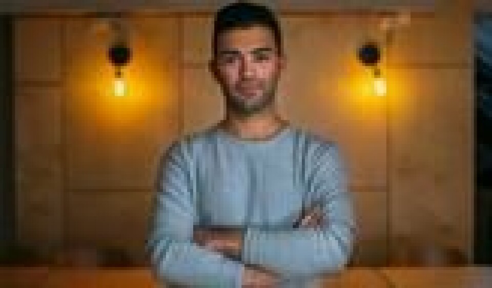 SKUFFET: Mani Hussaini mener Arbeiderpartiet må bli med på å stoppe norsk våpeneksport til landene som kriger i Jemen. SKUFFET: Mani Hussaini mener Arbeiderpartiet må bli med på å stoppe norsk våpeneksport til landene som kriger i Jemen. Foto: AUF