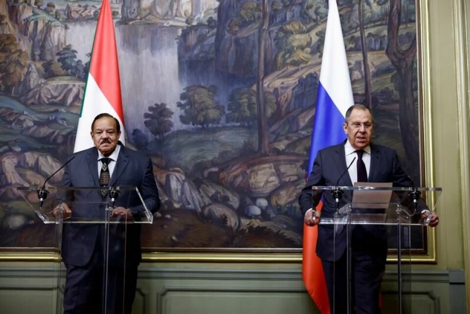 Russlands utenriksminister Sergej Lavrov (t.h.) møtte Sudans utenriksminister Ali Youssef onsdag. Ifølge Youssef er det nå enighet mellom landene om at Russland får bygge og drifte en marinebase på landets rødehavskyst.