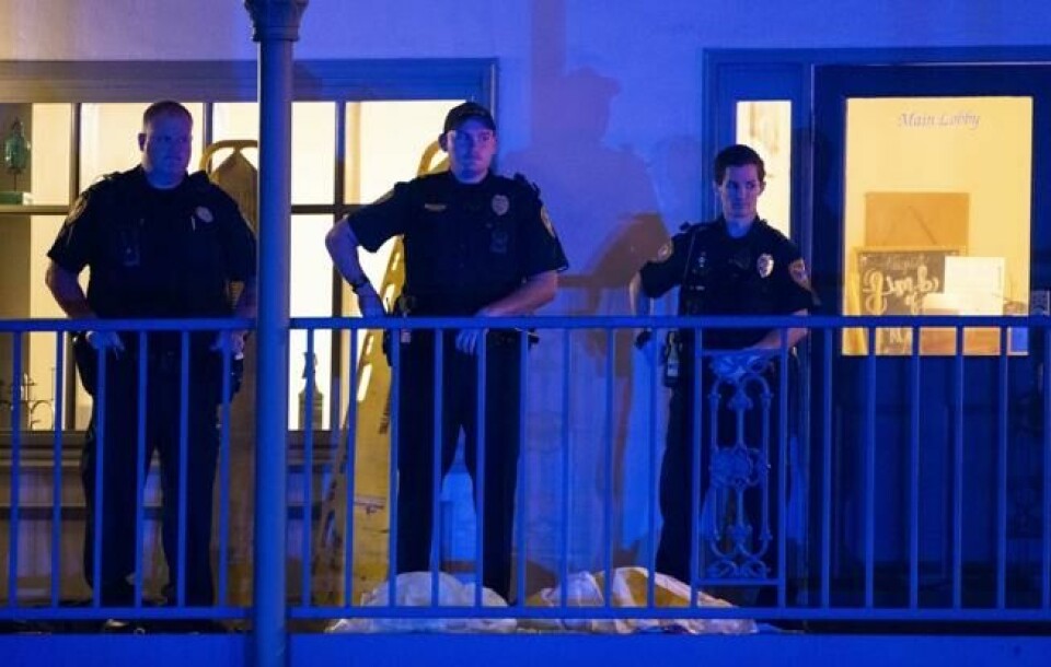 Tallahasse-politiet på åstedet HotYoga Studio etter at en mann åpnet ild og drepte to kvinner 2. november 2018. NTB Scanpix/ Getty Images/AFP. Tallahasse-politiet på åstedet HotYoga Studio etter at en mann åpnet ild og drepte to kvinner 2. november 2018. NTB Scanpix/ Getty Images/AFP.