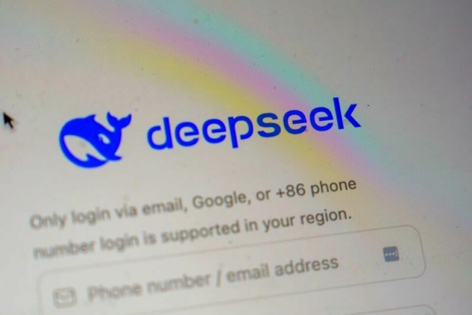 Det kinesiske selskapet DeepSeeks kunstig intelligens-chatbot har steget til topps på listen over nedlastede apper til Apple-produkter – og gått forbi ChatGPT.