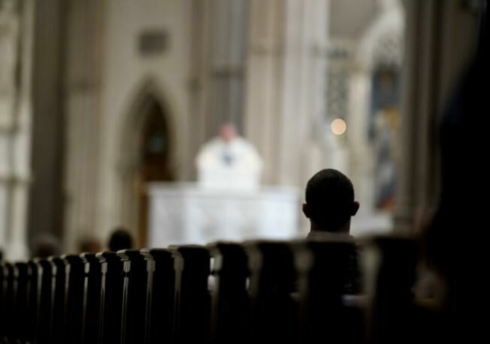 Kirkegjengere under en messe i St Paul-katedralen i Pittsburgh i den amerikanske delstaten Pennsylvania 15. august. Pittsburgh-bispedømmet har denne uken vært rystet av omfattende overgreps-avsløringer. Scanpix/AFP. Kirkegjengere under en messe i St Paul-katedralen i Pittsburgh i den amerikanske delstaten Pennsylvania 15. august. Pittsburgh-bispedømmet har denne uken vært rystet av omfattende overgreps-avsløringer. Scanpix/AFP.