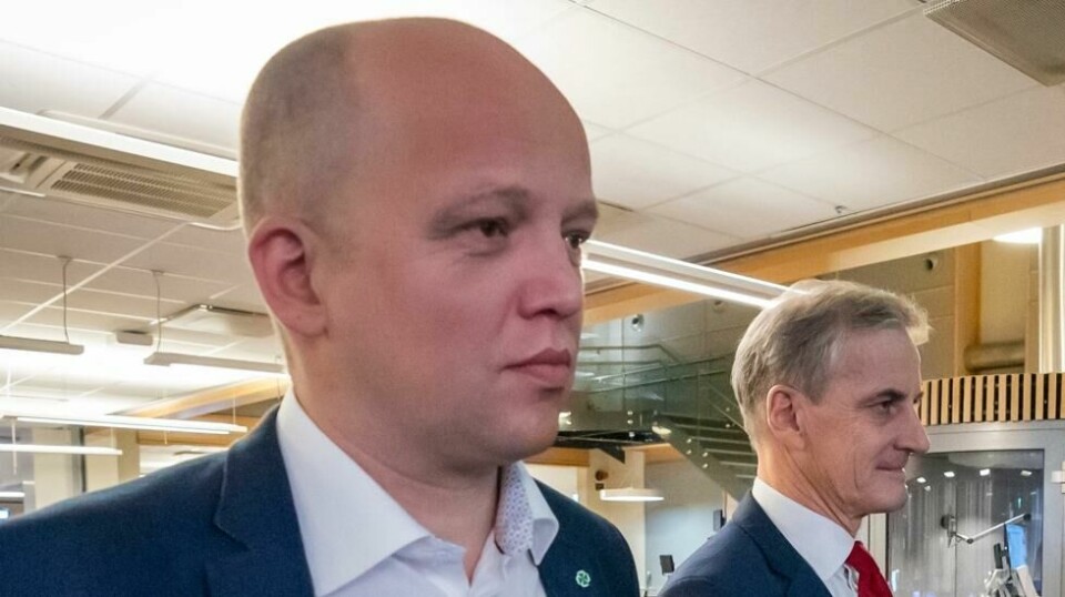 NORTHCONNECT-STRID: Etter at Frp og Ap har stemt ned alle forslag om å stoppe konsesjonsbehandlingen av den omstridte utenlandskabelen Northconnect, melder de seg begge på på Senterpartiets, Rødts og SVs nei-side. Måten Ap gjør det på, irriterer Trygve Slagsvold Vedum (Sp).