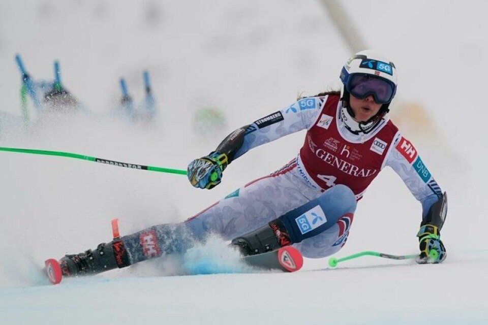 Thea Louise Stjernesund i aksjon i første omgang i Sestriere lørdag.