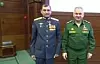 Den russiske militærbloggeren Egor Guzenko var først ute med å melde om Vasily Popovs død. På bildet er den avdøde kommandanten sammen med Russlands forsvarsminister Sergej Sjijgu: – Han var en god mann og en helt. Jeg synes synd på ham, sier Guzenko.