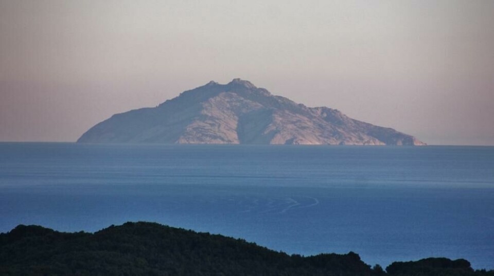 Montecristo, slik du kan se øya fra naboøya Elba. Foto: Valenti Renzo / Shutterstock / NTB scanpix