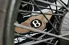 Bentley-logoen er på plass på ulike steder på karosseriet. Foto: Ivar Engerud / Finansavisen