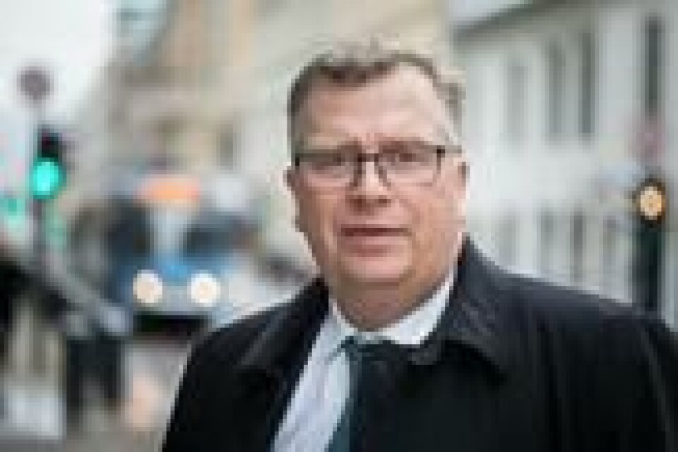 Statssekretær i klima- og miljødepartementet Atle Hamar (V) er bekymret for utviklingen av cruiseturisme rundt Svalbard, og sier nye tiltak vil bli vurdert om situasjonen blir verre. Statssekretær i klima- og miljødepartementet Atle Hamar (V) er bekymret for utviklingen av cruiseturisme rundt Svalbard, og sier nye tiltak vil bli vurdert om situasjonen blir verre. Foto: Snorre Tønset/KLD