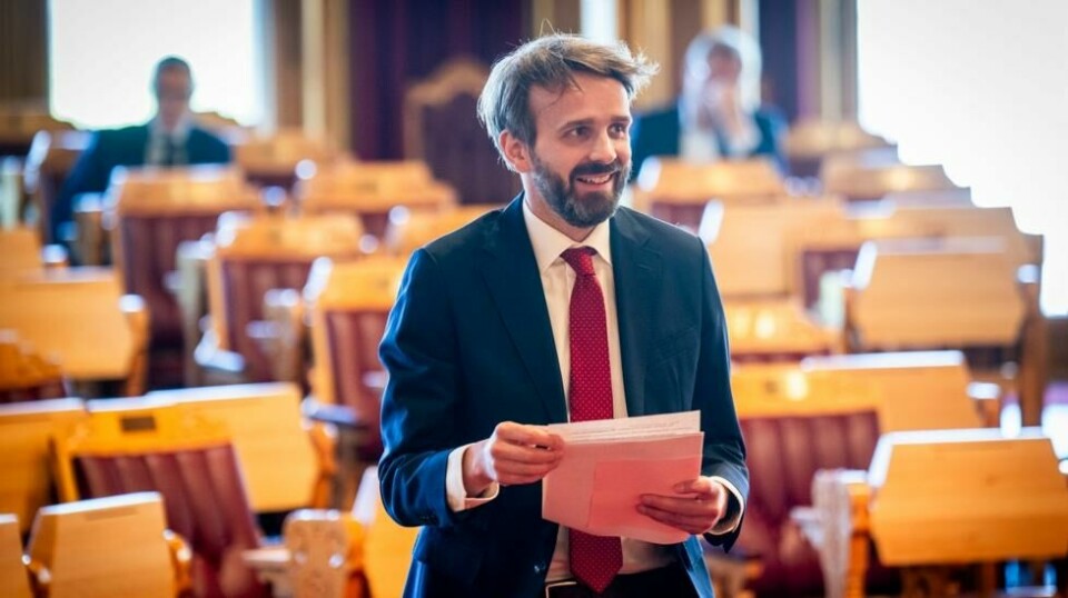Helse- og omsorgsminister Jan Christian Vestre åpner at alvorlig syke pasienter i særskilte tilfeller kan få ja til medisiner som ikke er innført nasjonalt. Foto: Heiko Junge / NTB
