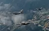 Amerikansk B-1B Lancer flankert av to F-15K Slam Eagle-fly i sørkoreansk luftrom. Foto: Rok Air Force/chief Master Sgt. Kim Kyeong Ryul Handout / EPA