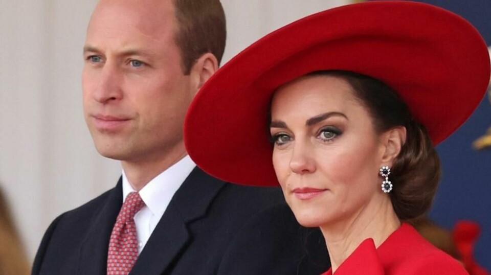 Hertuginne Kate har nærmest blitt et stilikon siden hun havnet i den britiske kongefamilien. Nå ønsker Kate angivelig ikke at Kensington Palace skal dele opplysninger eller detaljer om klærne hennes. Her avbildet med ektemannen, prins William, i 2023.