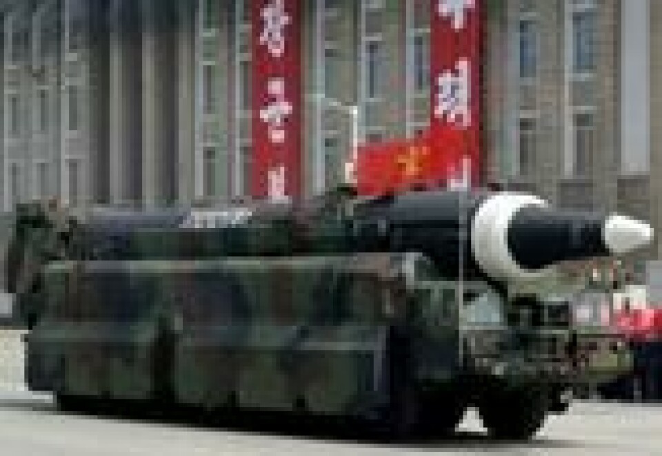 En rakett analytikere antar er Hwasong-12-missilet under en militærparade i den nordkoreanske hovedstaden Pyongyang i april. Scanpix/AP Photo. En rakett analytikere antar er Hwasong-12-missilet under en militærparade i den nordkoreanske hovedstaden Pyongyang i april. Scanpix/AP Photo.