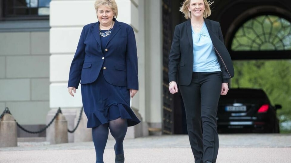 I Norge er høyresiden langt mindre ytterliggående enn i andre europeiske land. Erna Solberg (H) og Sylvi Listhaug (Frp) her avbildet i 2019.