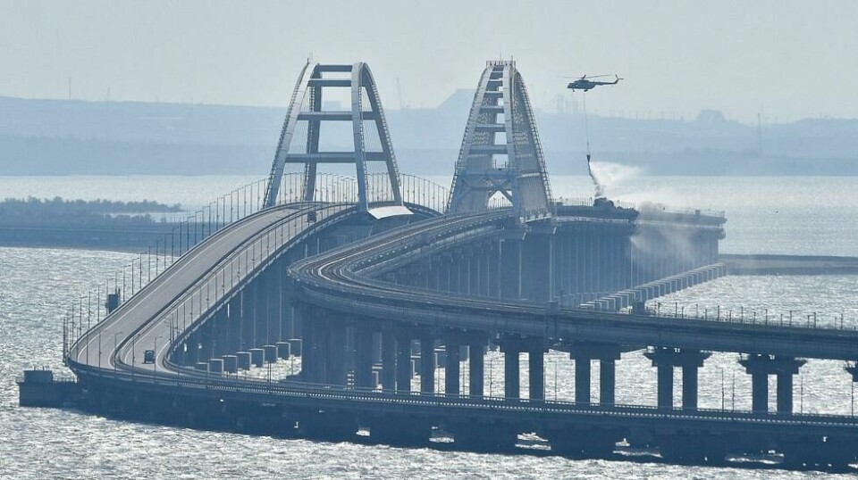 Kertsjbroen er den nesten vei- og togforbindelsen mellom fastlands-Russland og den annekterte krim-halvøya. foto: AP / NTB