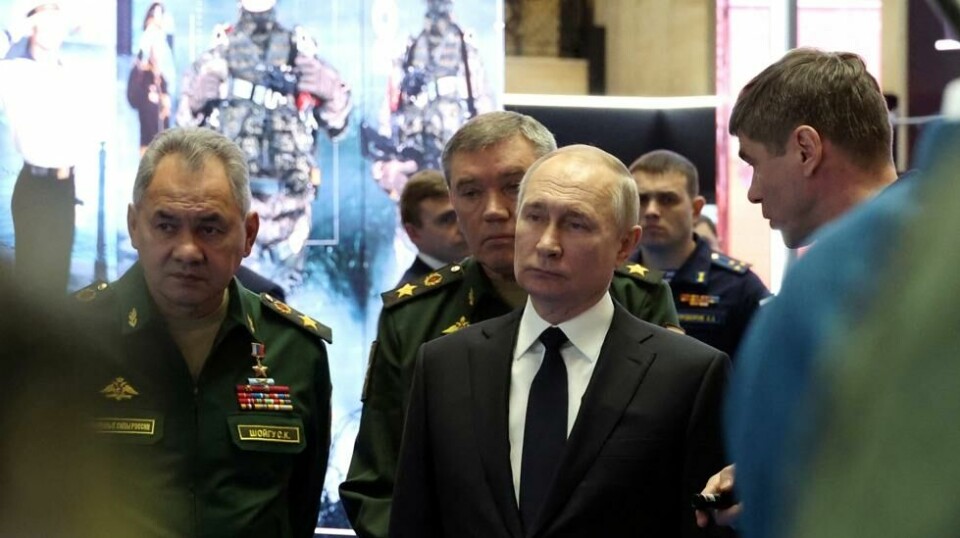 Russlands president Vladimir Putin, forsvarsminister Sergei Shoigu og sjefen for generalstaben til de russiske væpnede styrker, Valery Gerasimov under en utstilling av militært utstyr etter et møte i Forsvarsdepartementets styre i Moskva, Russland, 21. desember 2022.