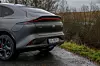Den integrerte lyslinjen kan minne om Aston Martin DBX, uten sammenligning for øvrig.
